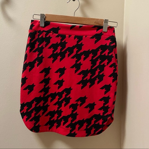 Red and black skirt size S - Picture 1 of 4
